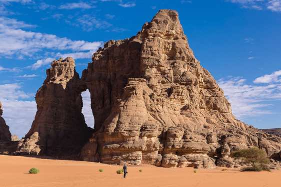 Arch, Tadrart region, Tassili n ́Ajjer National Park, Sahara, North Africa