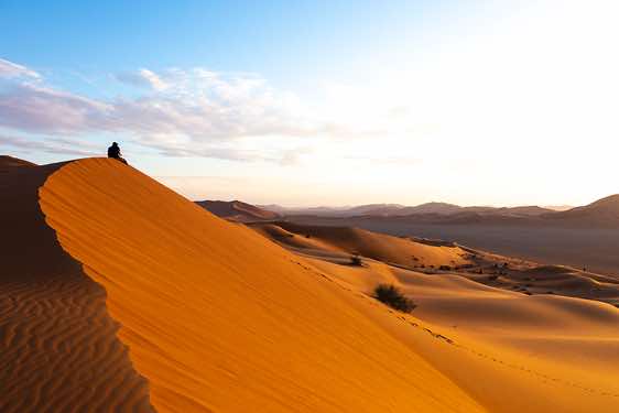 Sitting on top of a sand dune, desert landscape, Rub al Khali, Empty Quarter, Dhofar region
