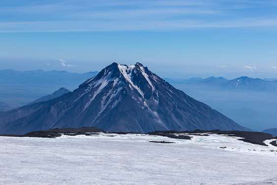 Bolshaya Udina (Great Udina) volcano, 2923m, seen from the top of Plosky Tolbachik, 3085m, Klyuchevskoy Nature Park