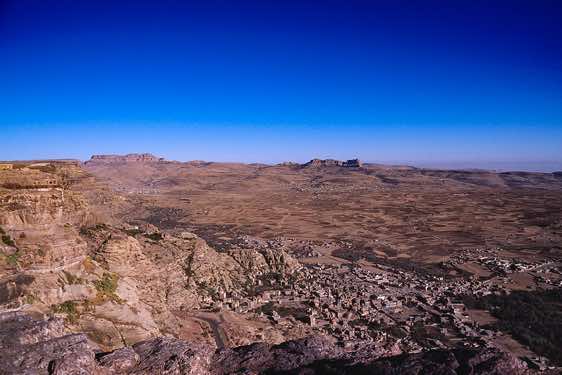Shibam seen from Kaukaban. Thula is also visible in the far distance.
