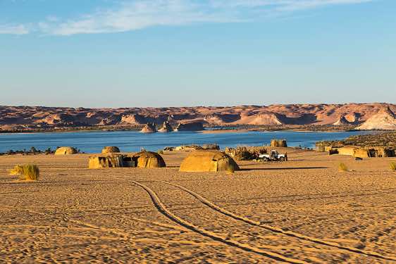 Ounianga Serir village next to Lake Teli, Ounianga Serir series of lakes, Ennedi region, Sahara desert, northern Chad