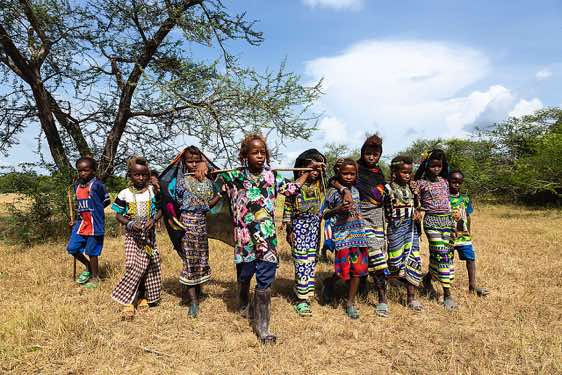 Group of Wodaabe (Bororo) kids showing up at our Gerewol festival campsite