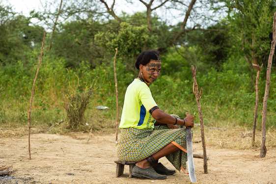 Wodaabe (Bororo) woman preparing a campsite at the Gerewol festival