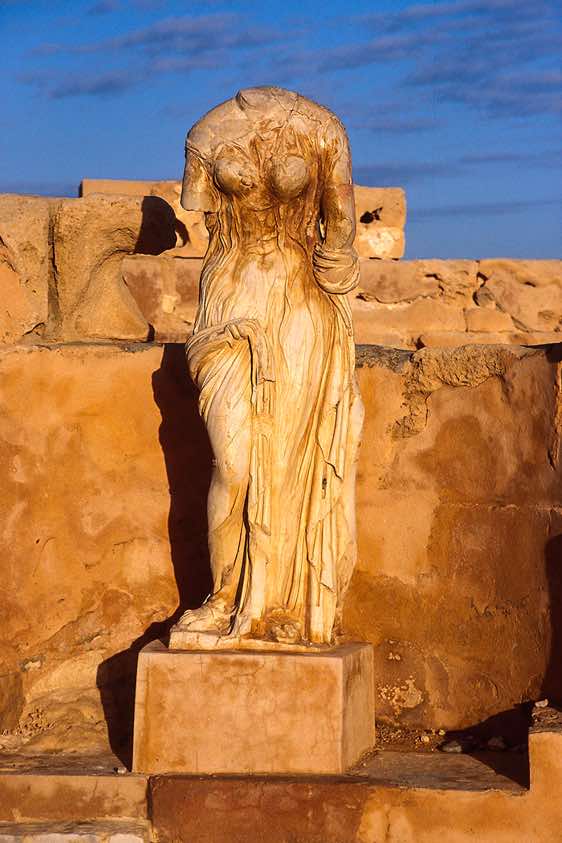 Statue, Forum Baths