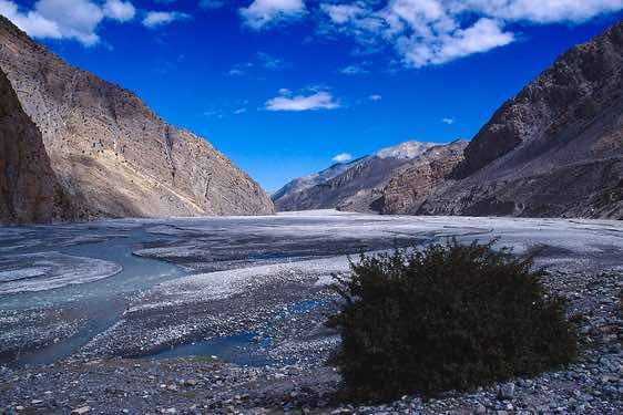 Kali Gandaki Valley, the world's deepest valley, seen from the trail towards Jomsom
