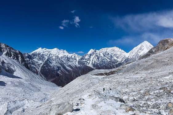 Kang Guru, 6981m, Gyaji Kang, 7074m, Nemjung 7140m, on descent from Larkya La pass