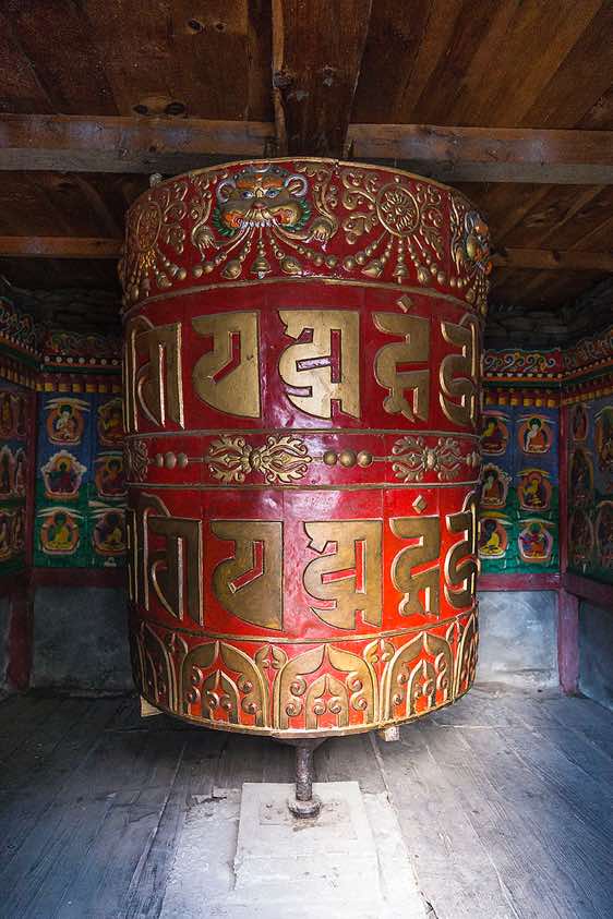 Giant prayer wheel, Thonje gompa