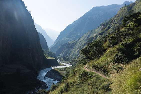 Trail along the Buri Gandaki river