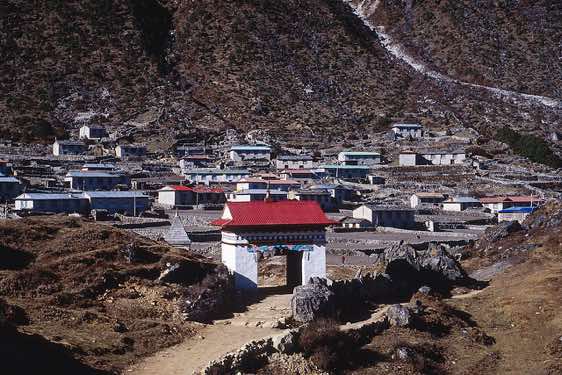 Khunde, 3840m, one of the largest villages in the Khumbu