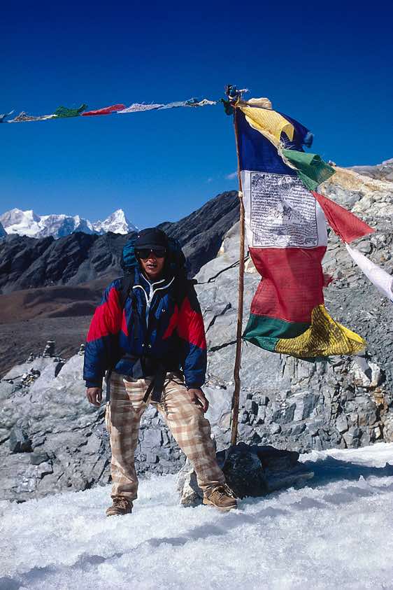 Guide Nima Tendi Sherpa on top of Cho La pass, 5420m