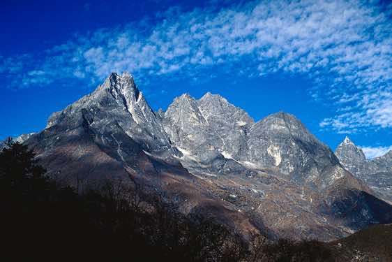 Khumbui Yul Lha, 5761m