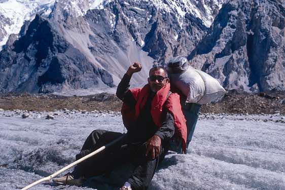 Resting porter, Vigné Glacier, Karakoram Mountains