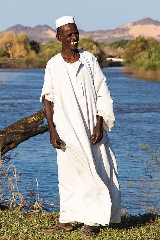 Fisherman on the banks of the River Nile, Northern Sudan