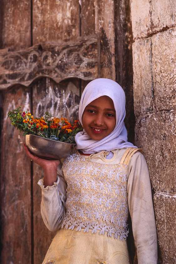 Girl with flowers, Jiblah