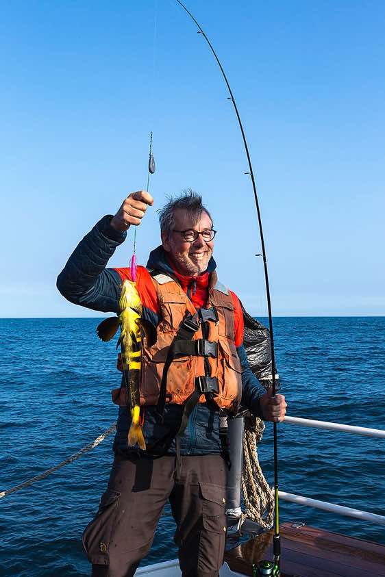 Thorsten successfully fishing in the Pacific Ocean