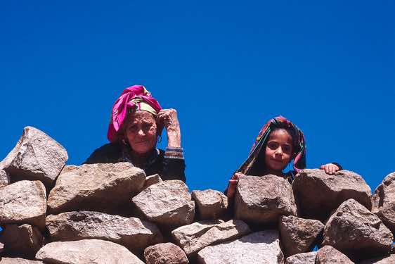 Old woman and girl on a rooftop, Jebel Rugab, Bura mountains