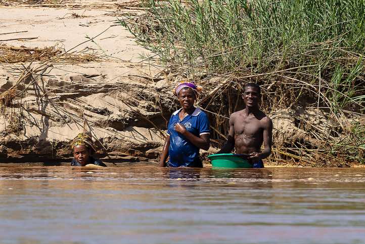 People at the Tsiribihina River, Western Madagascar