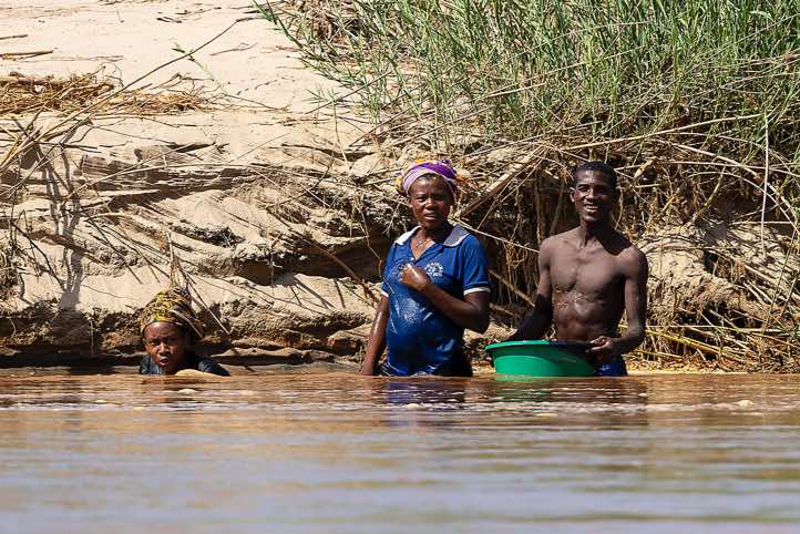 People at the Tsiribihina River, Western Madagascar