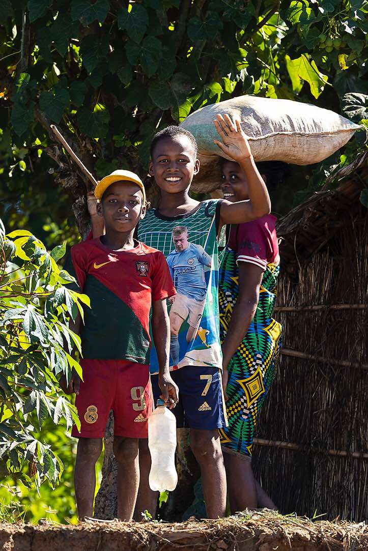 People at the Tsiribihina River, Western Madagascar