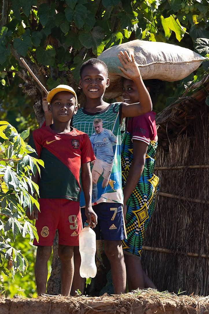 People at the Tsiribihina River, Western Madagascar