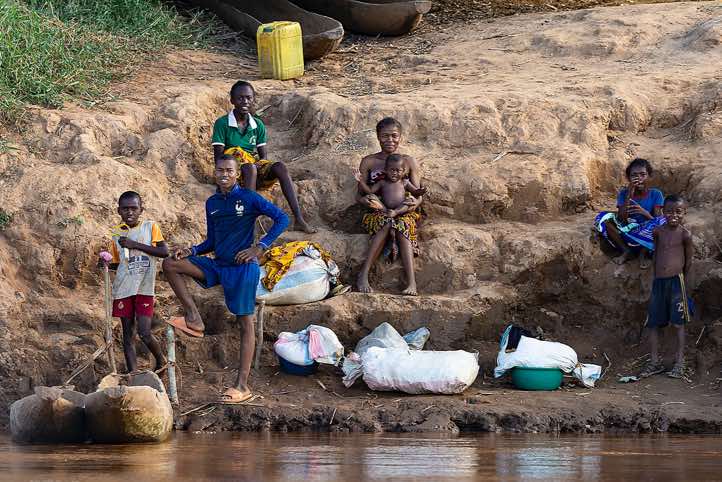 People at the Tsiribihina River, Western Madagascar