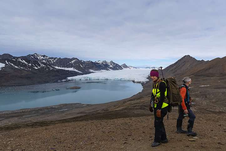 Assistant expedition guide Chloé Maréchal and expedition leader Philipp Schaudy on top of a mountain ridge between two glaciers, Valentinryggen, St. Jonsfjorden