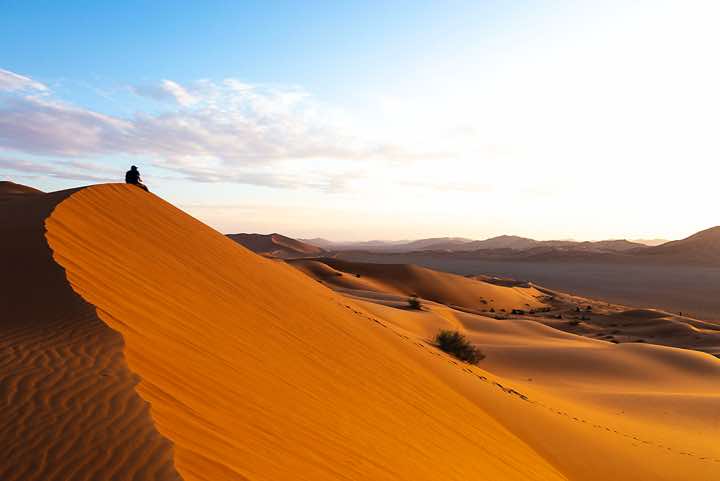 Sitting on top of a sand dune, desert landscape, Rub al Khali, Empty Quarter, Dhofar region