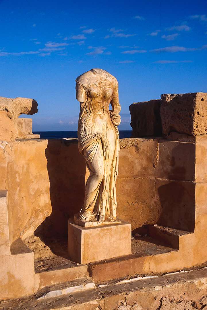 Statue, Forum Baths