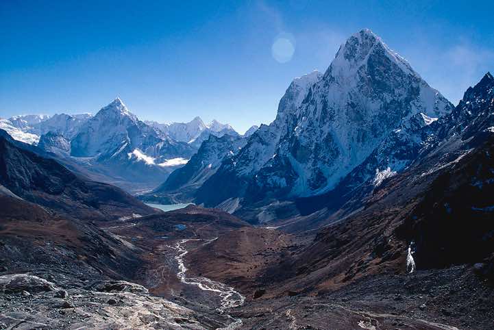 Great mountain views as you descend from the Cho La pass towards Dzonglha