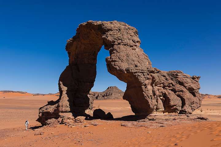 In Tehak Arch, Tadrart region, Tassili n ́Ajjer National Park, Sahara, North Africa