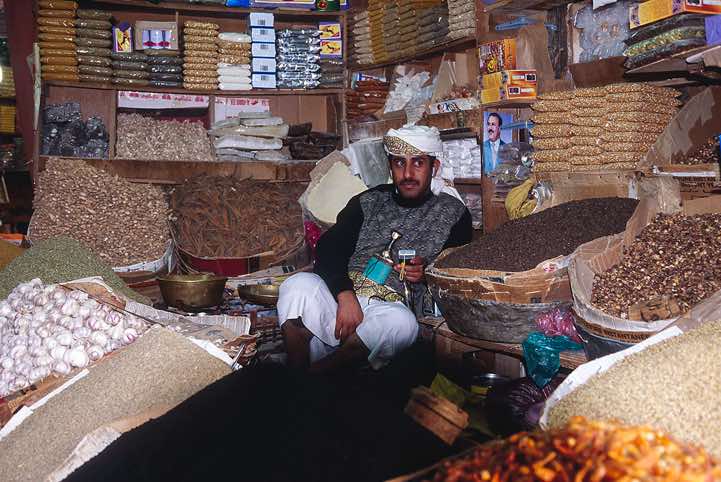Jambiya and mobile phone side by side, Souk in Sanaa (Sana'a)